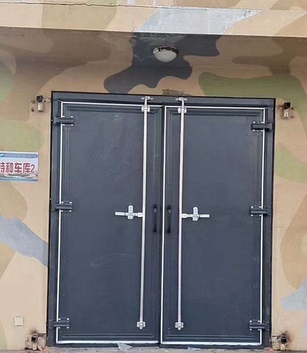 两当工业平开门