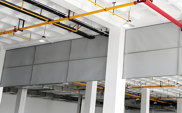 商场防烟分区常闭节点：两当挡烟垂壁高度与控制器接线图解