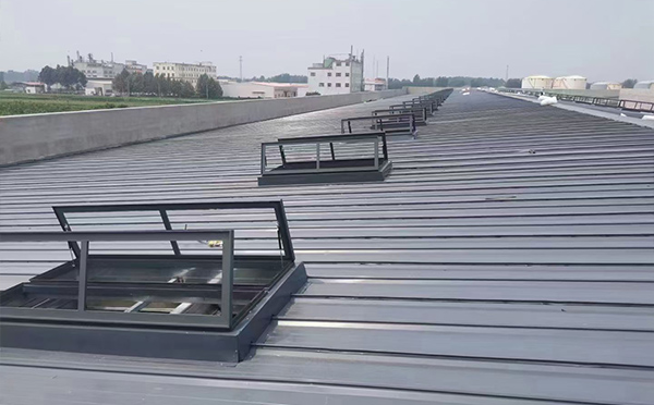 某中学室内体育馆两当排烟窗改造项目