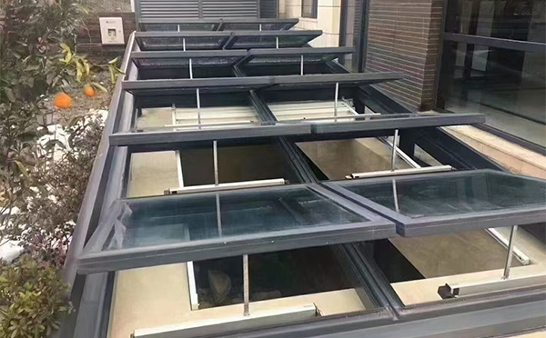 某轨道交通车辆维修车间两当排烟窗应用